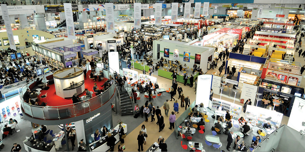 crowd-on-business-fair